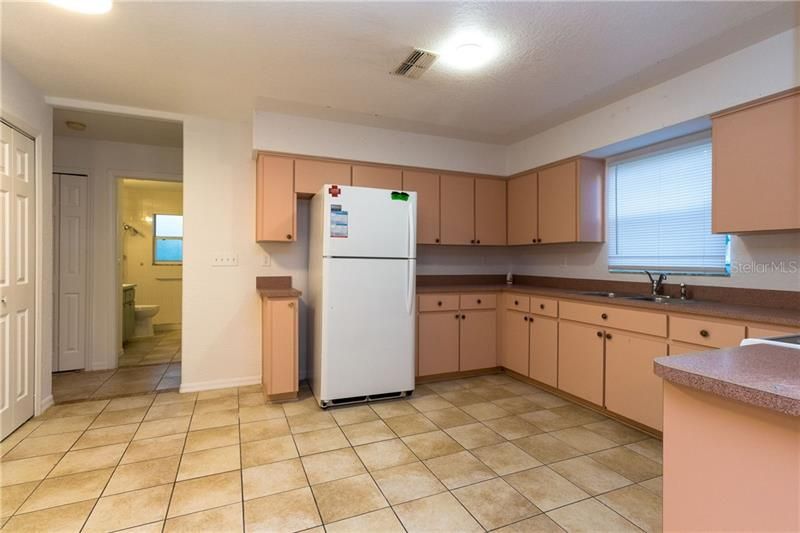 Recently Rented: $1,150 (3 beds, 2 baths, 1384 Square Feet)
