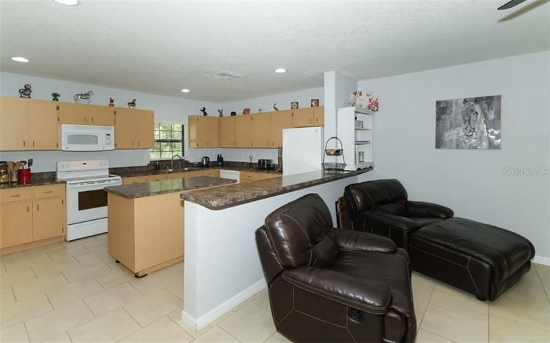Recently Sold: $294,900 (2 beds, 1 baths, 1450 Square Feet)