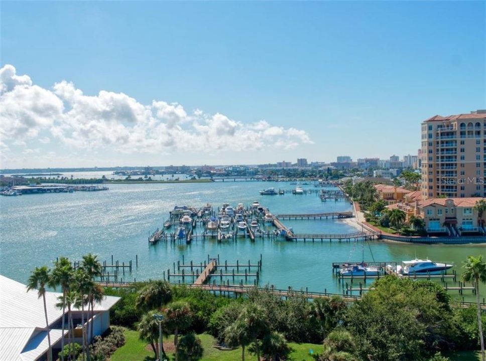 Active With Contract: $949,900 (3 beds, 3 baths, 2020 Square Feet)