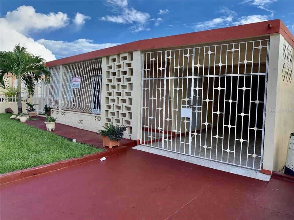 Vendido Recientemente: $82,000 (3 camas, 2 baños, 900 Pies cuadrados)