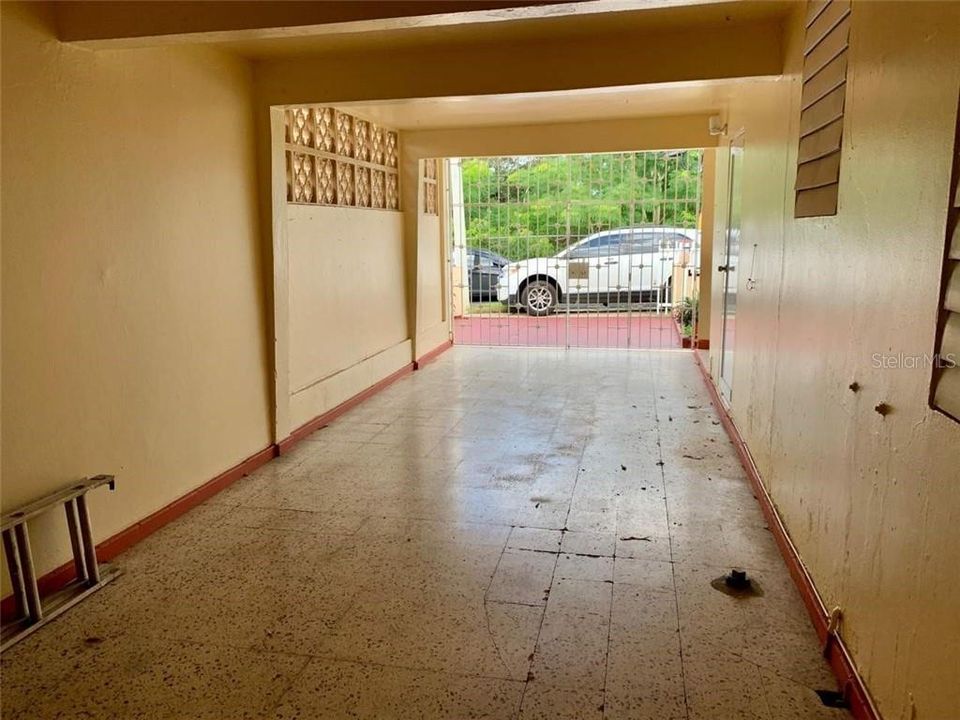 Vendido Recientemente: $82,000 (3 camas, 2 baños, 900 Pies cuadrados)