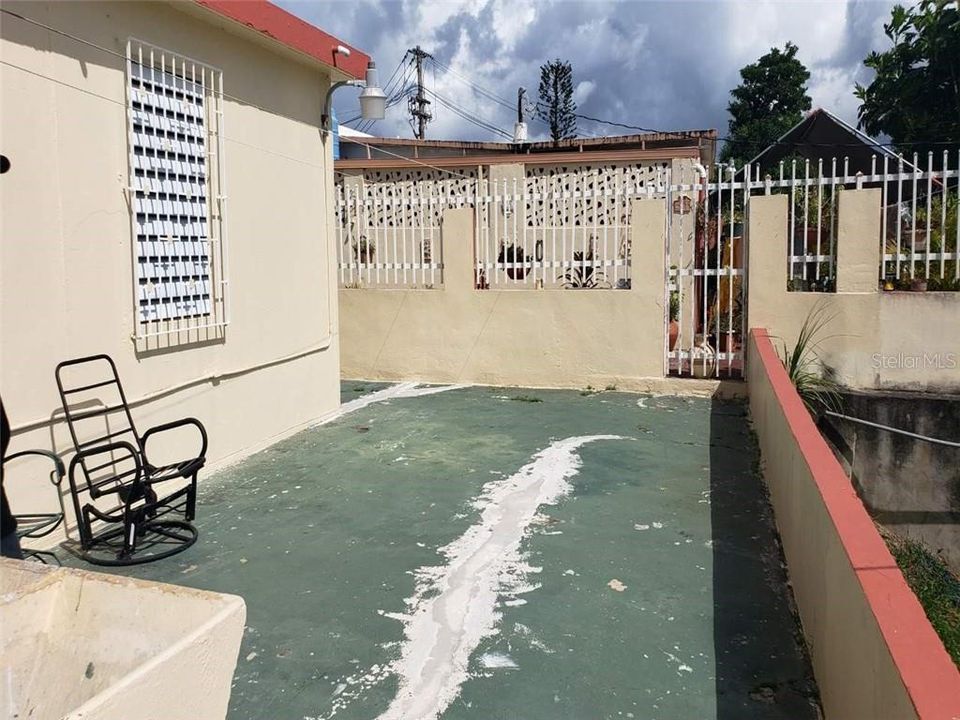 Vendido Recientemente: $82,000 (3 camas, 2 baños, 900 Pies cuadrados)