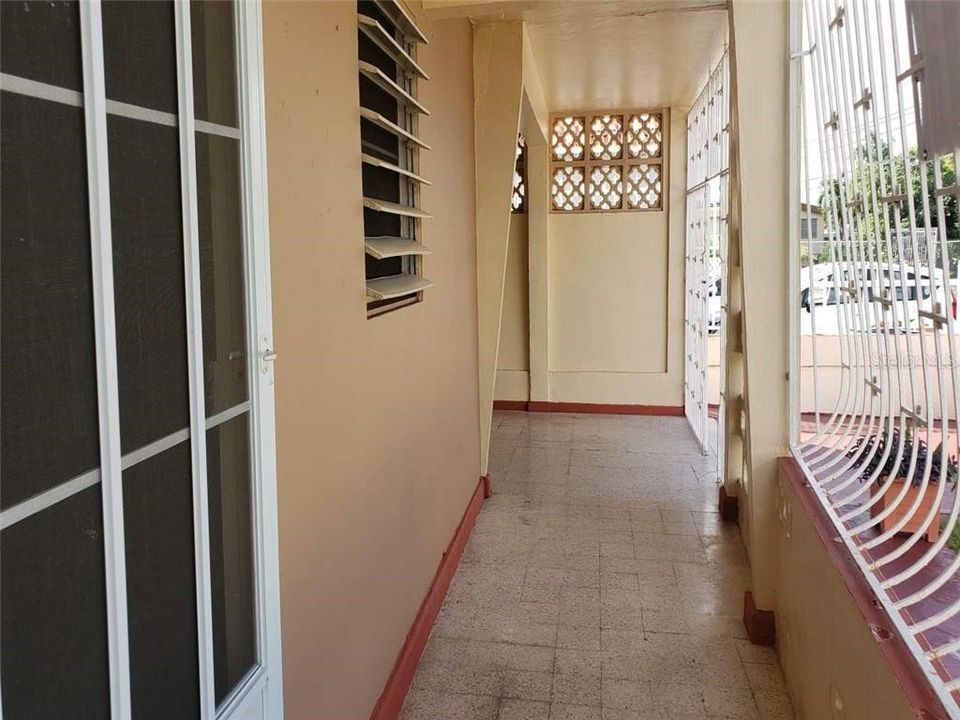 Vendido Recientemente: $82,000 (3 camas, 2 baños, 900 Pies cuadrados)