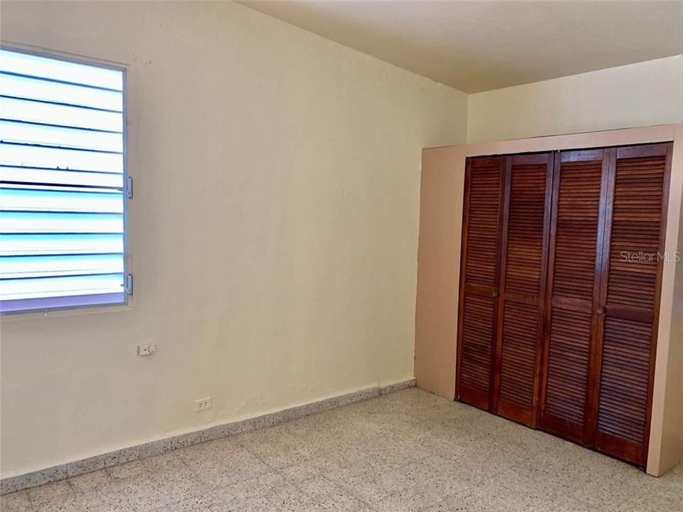 Vendido Recientemente: $82,000 (3 camas, 2 baños, 900 Pies cuadrados)