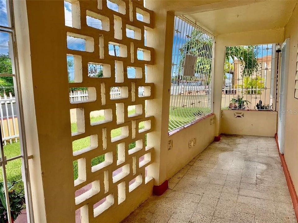 Vendido Recientemente: $82,000 (3 camas, 2 baños, 900 Pies cuadrados)