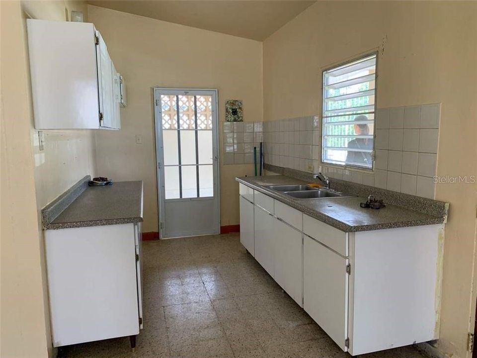 Vendido Recientemente: $82,000 (3 camas, 2 baños, 900 Pies cuadrados)