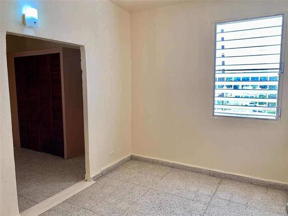 Vendido Recientemente: $82,000 (3 camas, 2 baños, 900 Pies cuadrados)