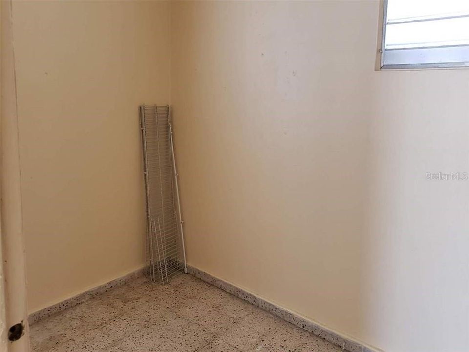 Vendido Recientemente: $82,000 (3 camas, 2 baños, 900 Pies cuadrados)