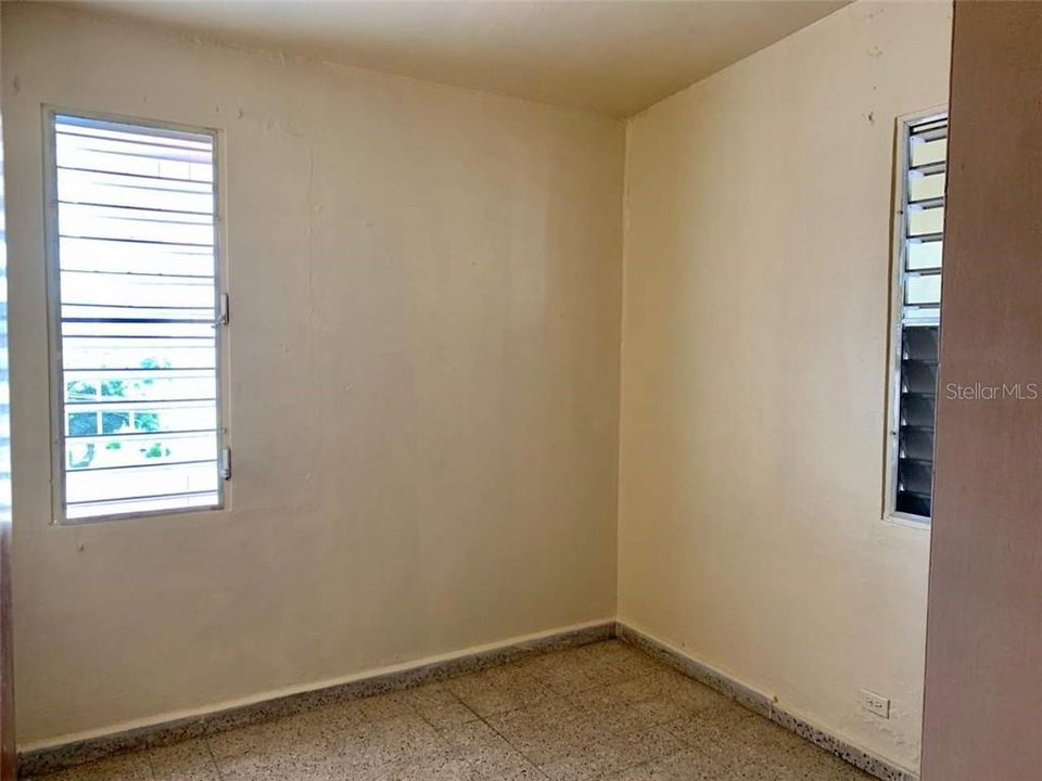 Vendido Recientemente: $82,000 (3 camas, 2 baños, 900 Pies cuadrados)