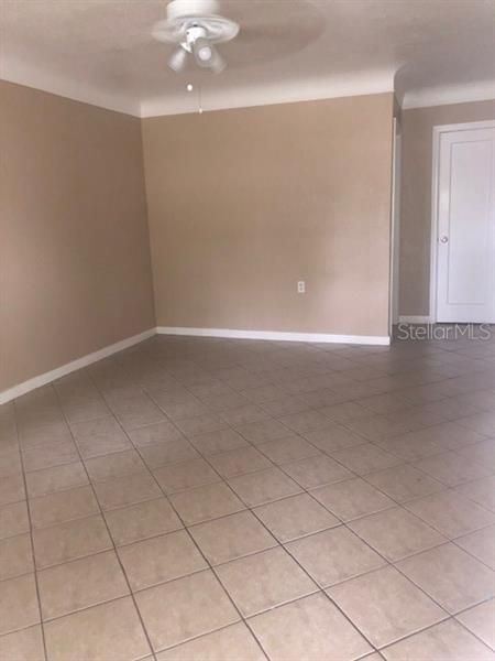 Recently Rented: $1,050 (1 beds, 1 baths, 575 Square Feet)
