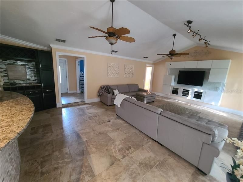 Recently Sold: $254,000 (3 beds, 2 baths, 1776 Square Feet)