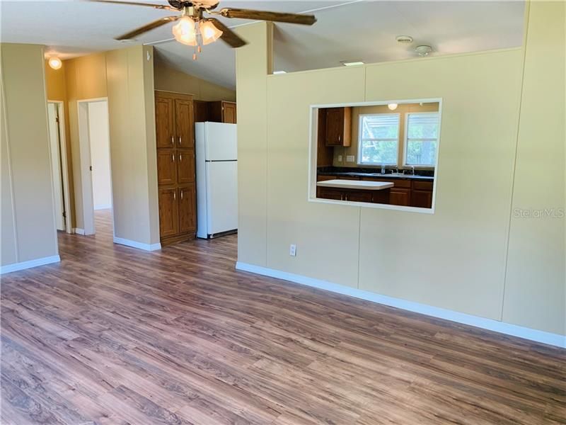 Recently Sold: $99,900 (3 beds, 2 baths, 1296 Square Feet)