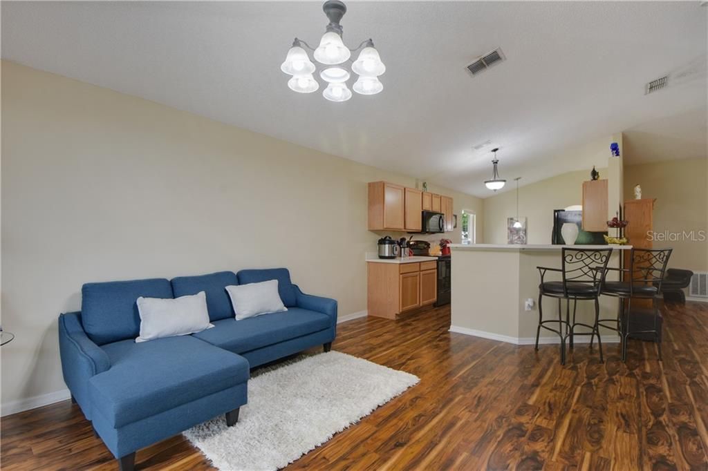 Recently Sold: $275,000 (3 beds, 2 baths, 1612 Square Feet)