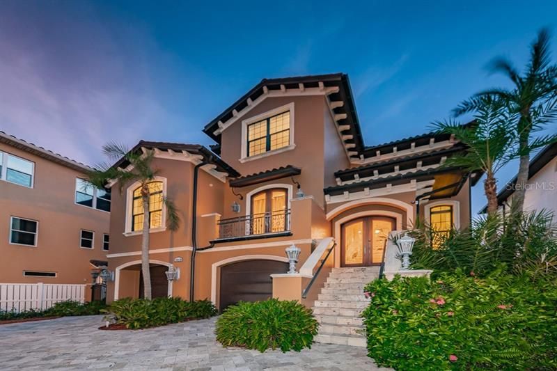 Recently Sold: $3,695,000 (4 beds, 3 baths, 3608 Square Feet)