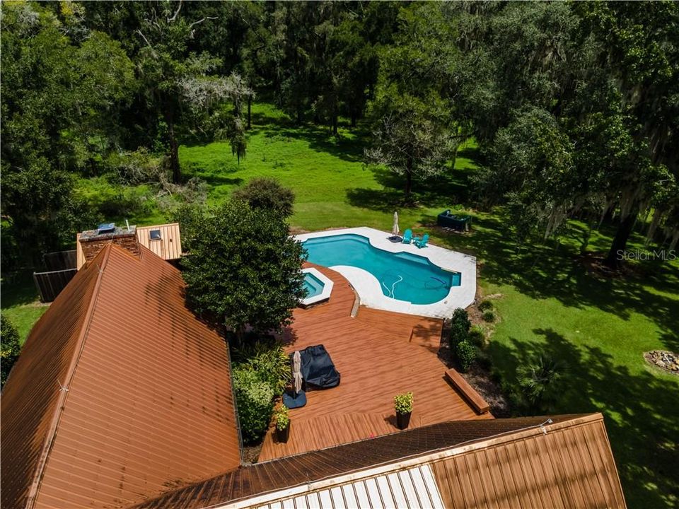 Large back deck and pool