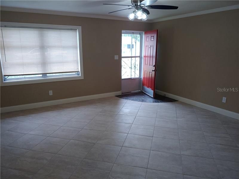 Recently Rented: $1,200 (2 beds, 1 baths, 1296 Square Feet)