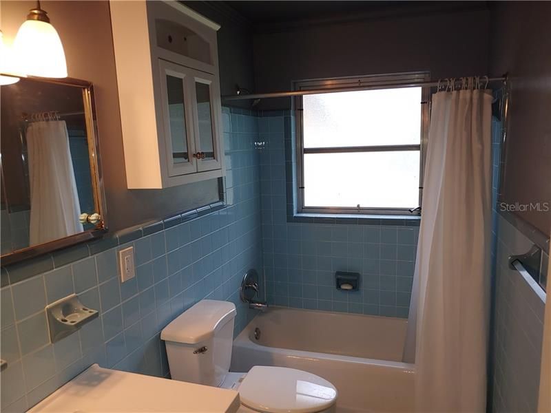 Recently Rented: $1,200 (2 beds, 1 baths, 1296 Square Feet)