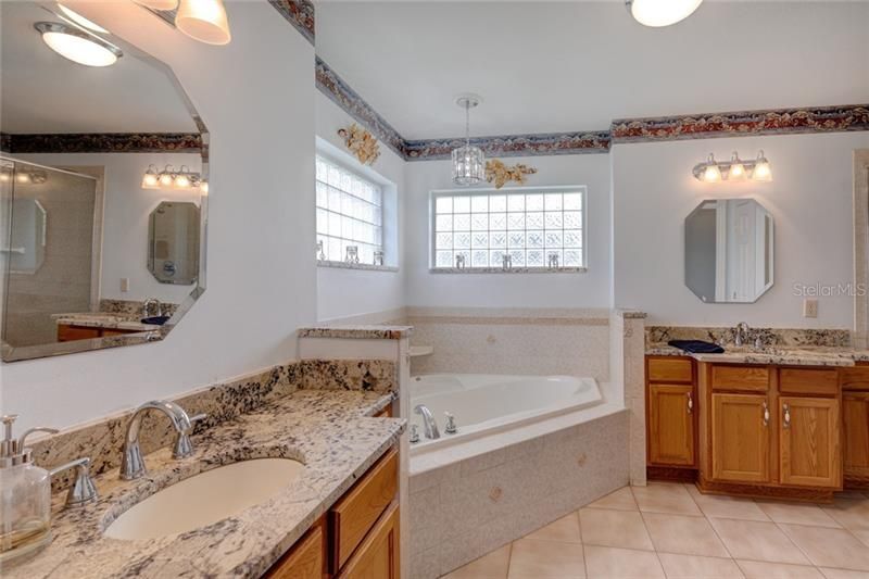 Double Vanities and Sinks and Jetted Tub