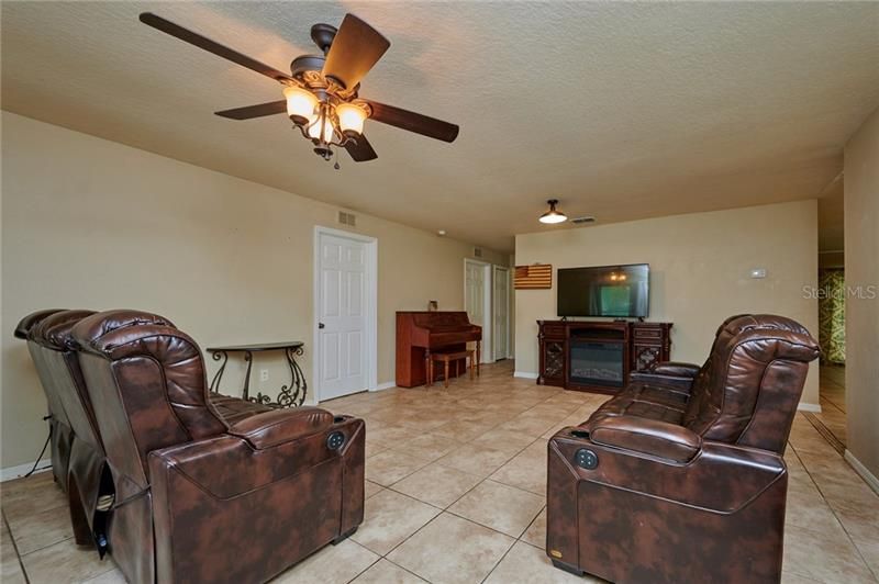 Recently Sold: $172,500 (3 beds, 2 baths, 1338 Square Feet)