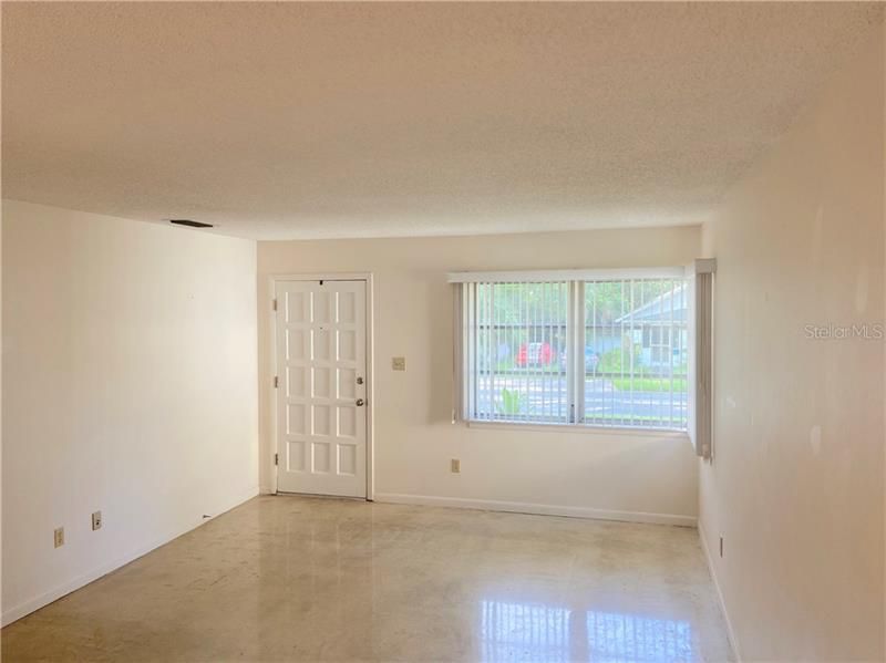 Recently Rented: $900 (2 beds, 1 baths, 750 Square Feet)