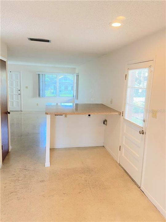 Recently Rented: $900 (2 beds, 1 baths, 750 Square Feet)