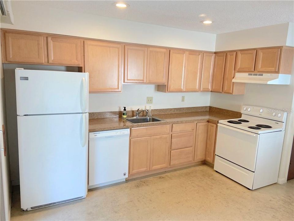 Recently Rented: $900 (2 beds, 1 baths, 750 Square Feet)