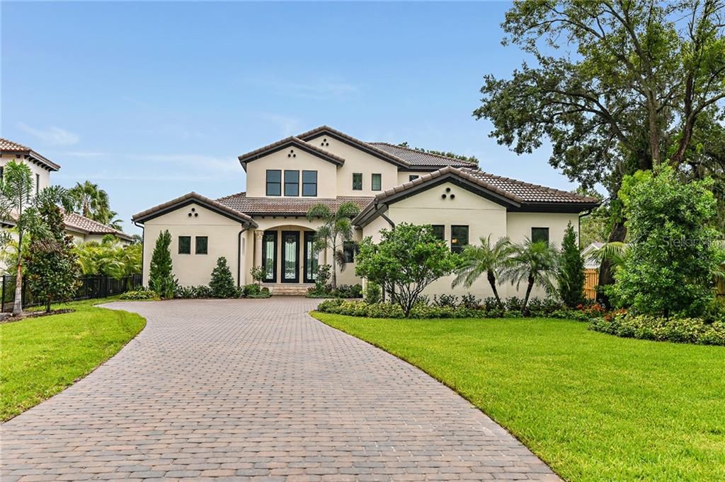 Recently Sold: $2,300,000 (5 beds, 6 baths, 4632 Square Feet)