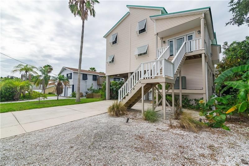 Recently Sold: $595,900 (3 beds, 2 baths, 2108 Square Feet)