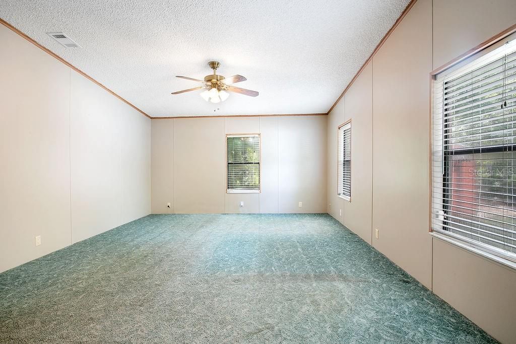 Recently Sold: $210,000 (3 beds, 2 baths, 1600 Square Feet)