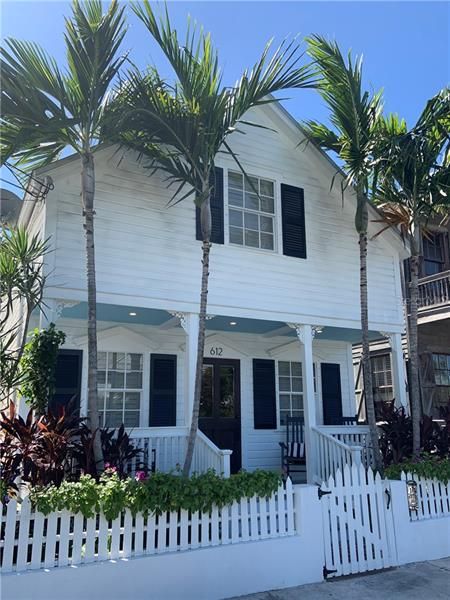 Recently Sold: $1,200,000 (3 beds, 2 baths, 960 Square Feet)