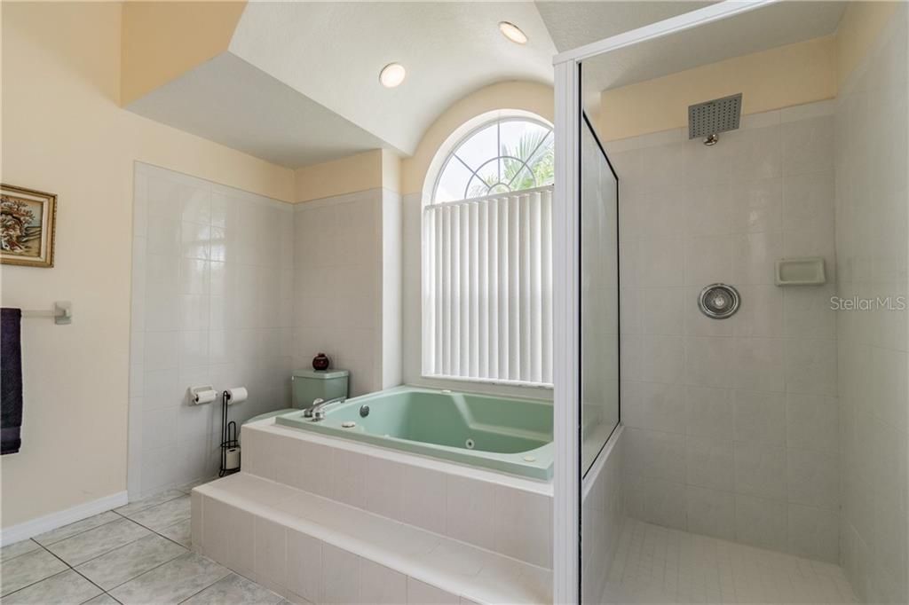 最近售出: $1,150,000 (5 贝兹, 3 浴室, 4257 平方英尺)