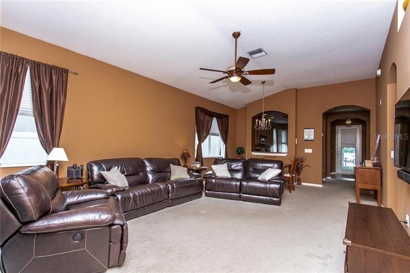 Recently Sold: $235,000 (3 beds, 2 baths, 1555 Square Feet)