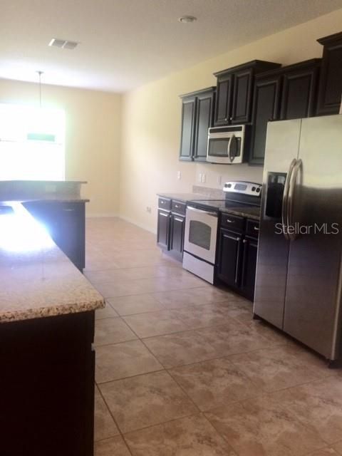 Recently Rented: $1,995 (5 beds, 2 baths, 2820 Square Feet)