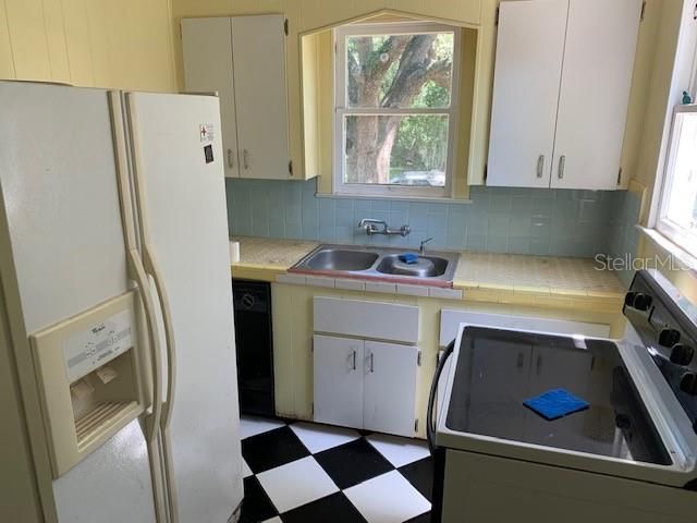 Recently Sold: $250,000 (2 beds, 1 baths, 840 Square Feet)