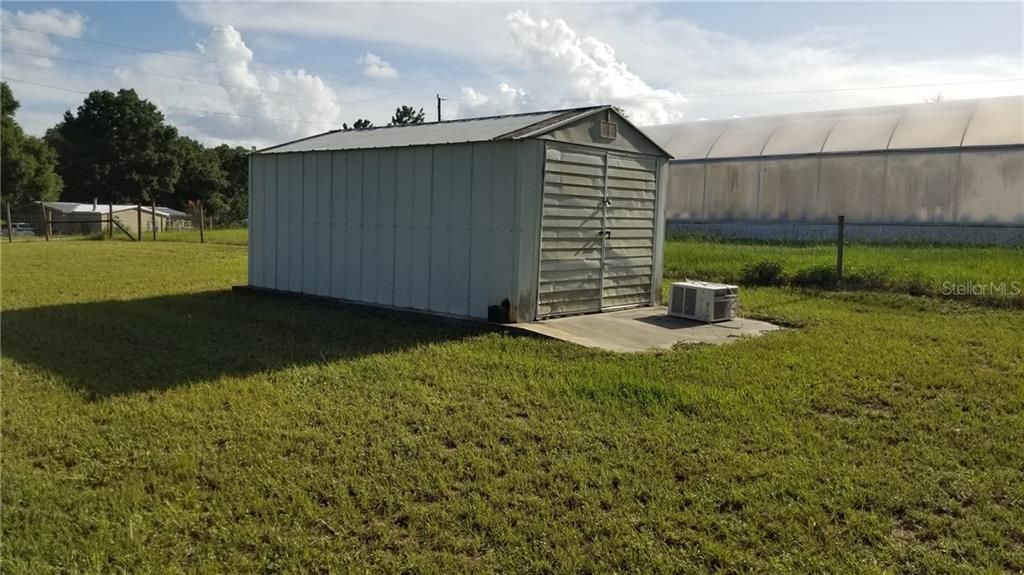 Small shed i front of home.