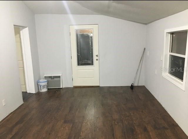 Recently Sold: $90,000 (1 beds, 1 baths, 888 Square Feet)