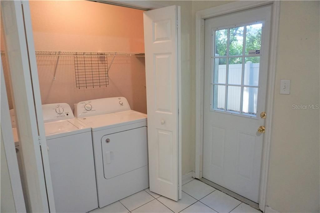 Recently Rented: $1,000 (2 beds, 1 baths, 958 Square Feet)