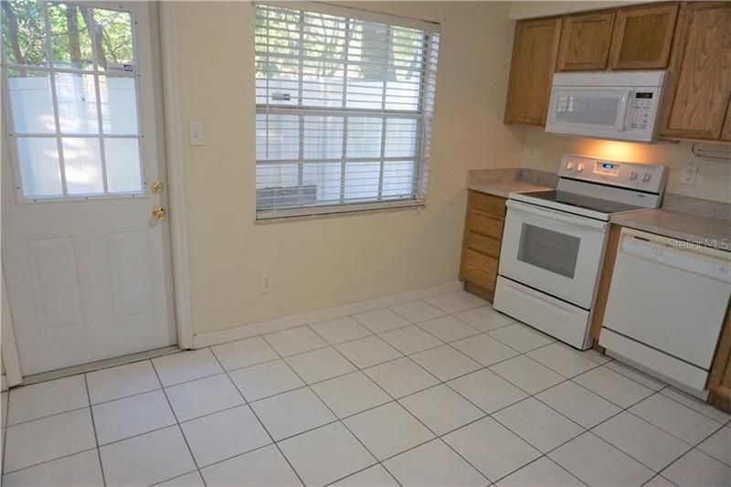 Recently Rented: $1,000 (2 beds, 1 baths, 958 Square Feet)