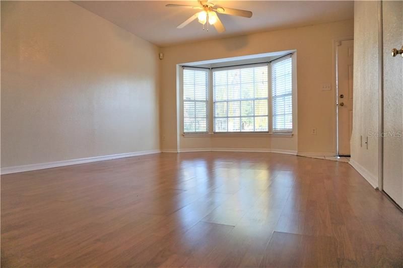 Recently Rented: $1,000 (2 beds, 1 baths, 958 Square Feet)