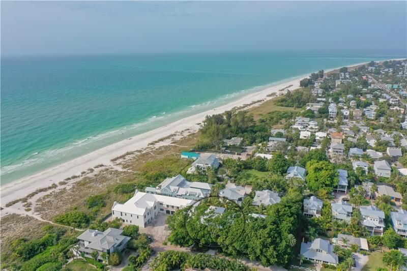 Recently Sold: $2,795,000 (4 beds, 3 baths, 3363 Square Feet)