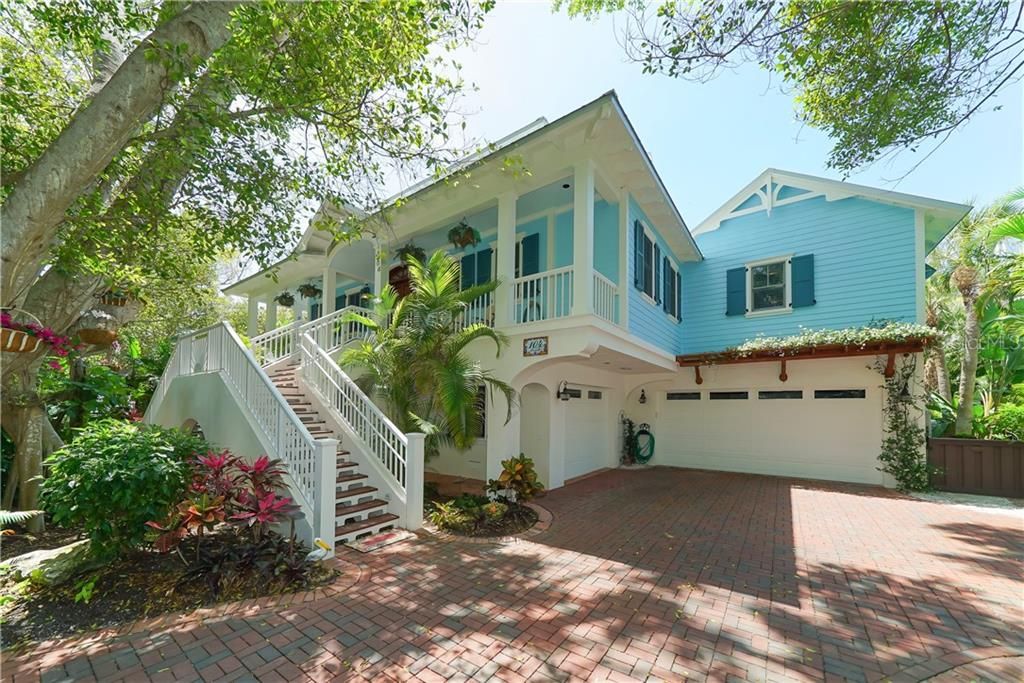 Recently Sold: $2,795,000 (4 beds, 3 baths, 3363 Square Feet)