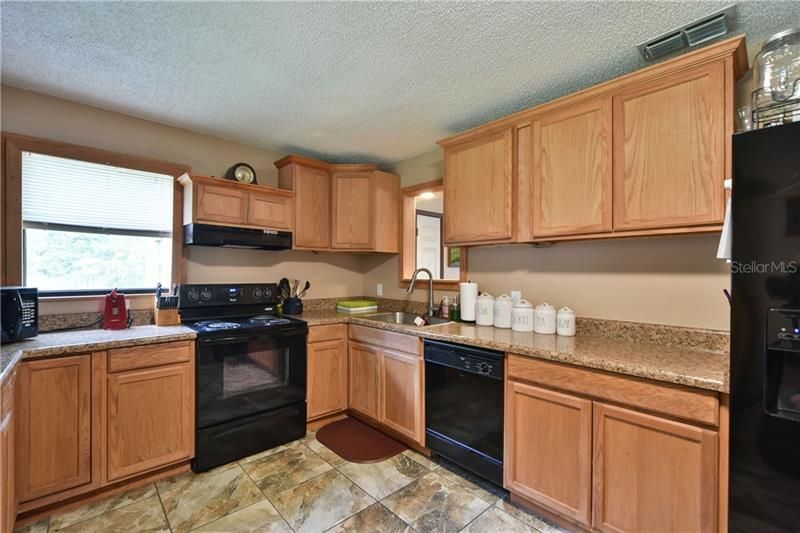 Recently Sold: $145,000 (3 beds, 2 baths, 1365 Square Feet)