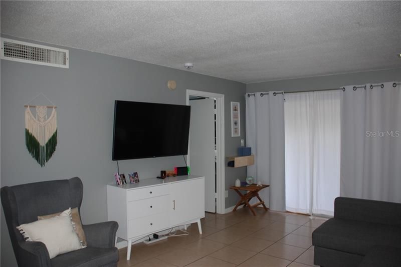 Recently Sold: $190,000 (2 beds, 2 baths, 890 Square Feet)