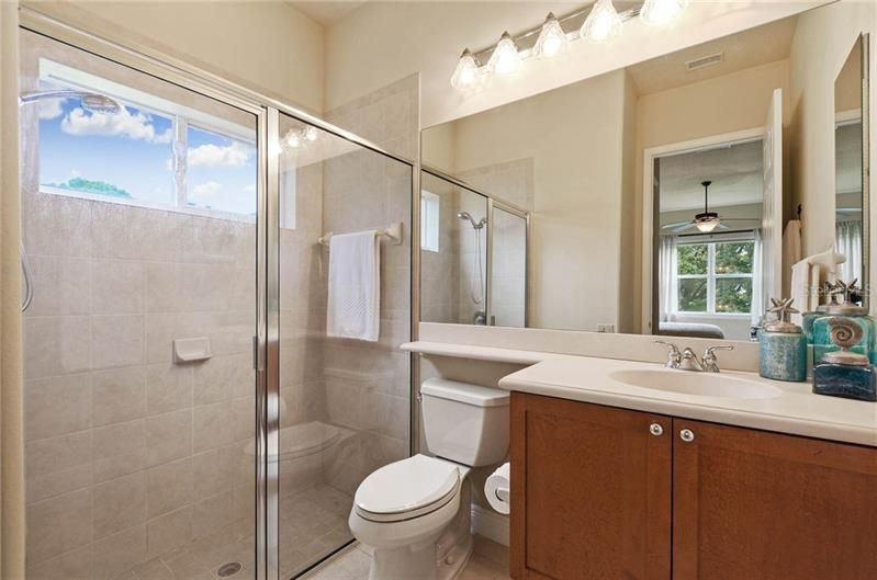 最近售出: $725,000 (5 贝兹, 4 浴室, 4504 平方英尺)