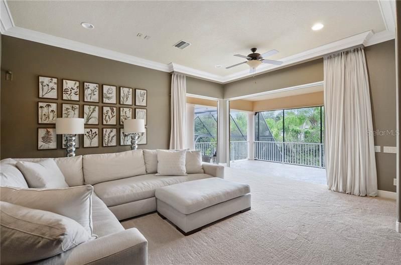 Recently Sold: $725,000 (5 beds, 4 baths, 4504 Square Feet)