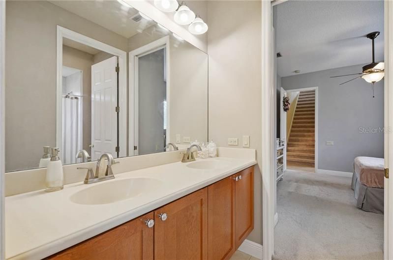 最近售出: $725,000 (5 贝兹, 4 浴室, 4504 平方英尺)