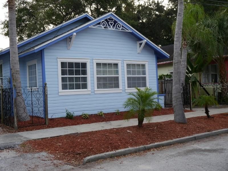 Recently Rented: $1,095 (2 beds, 1 baths, 1060 Square Feet)