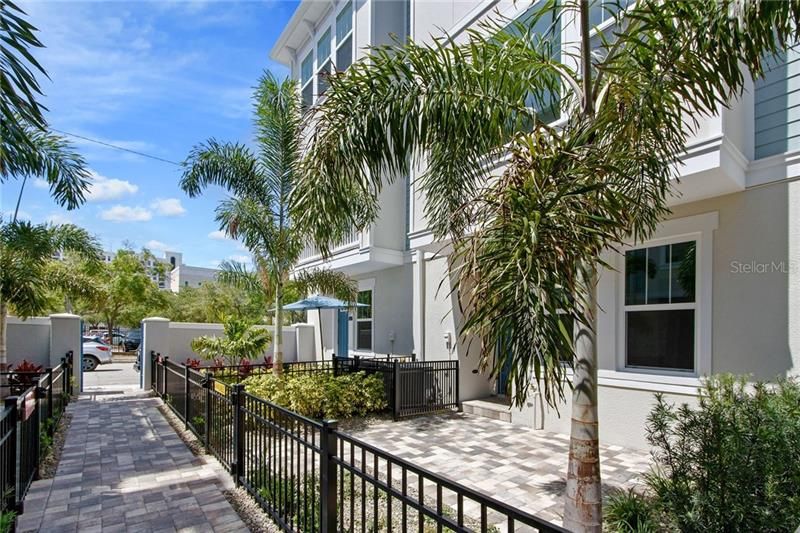 Recently Sold: $515,825 (3 beds, 3 baths, 1941 Square Feet)