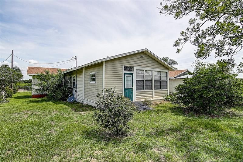 Recently Sold: $185,000 (3 beds, 2 baths, 1137 Square Feet)