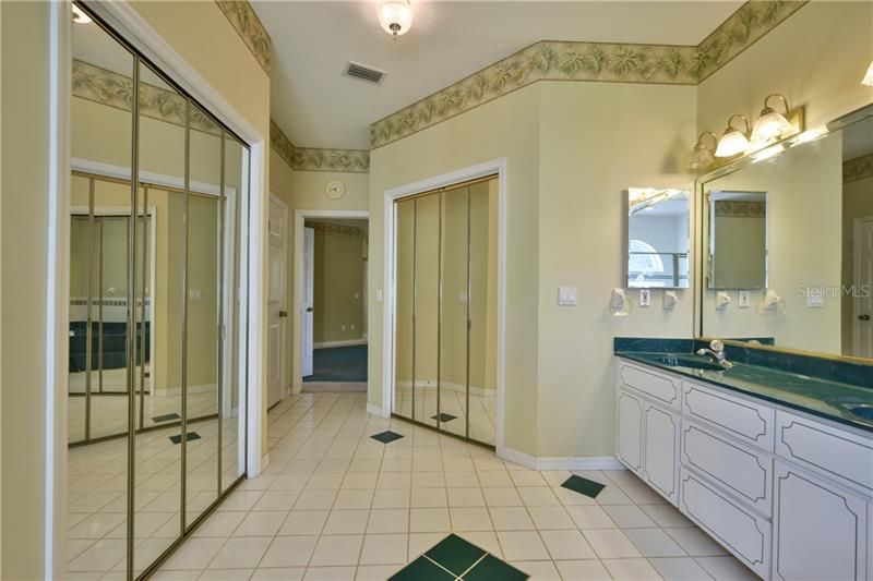 最近售出: $280,000 (3 贝兹, 2 浴室, 2671 平方英尺)
